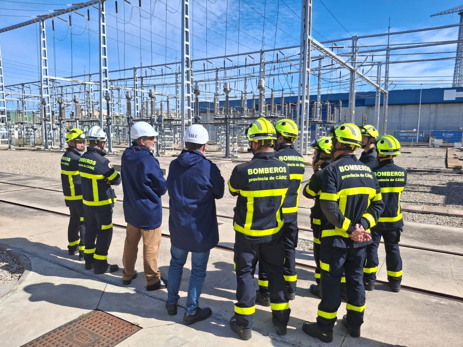 El Consorcio de Bomberos visita la Subestación Térmica de Cádiz para garantizar un óptimo servicio ante emergencias eléctricas